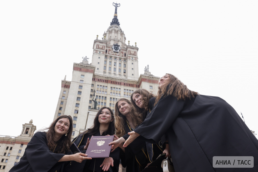 Вручение красных дипломов выпускникам МГУ имени М.В. Ломоносова