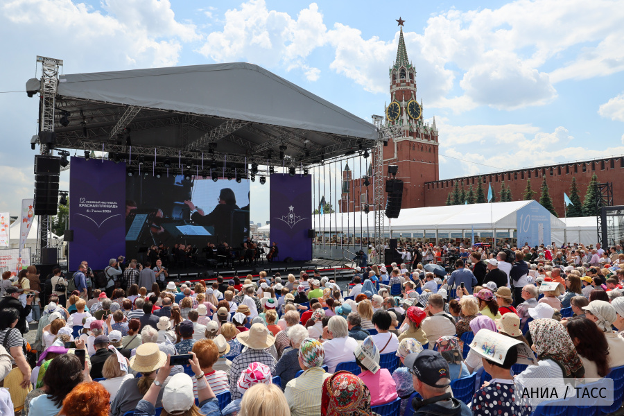 XII Книжный фестиваль "Красная площадь" в Москве. Сергей Савостьянов/ТАСС