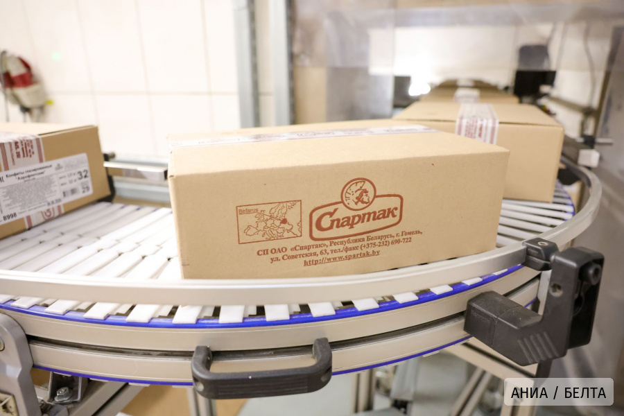 Производство вафельной продукции на фабрике "Спартак" в Гомеле 