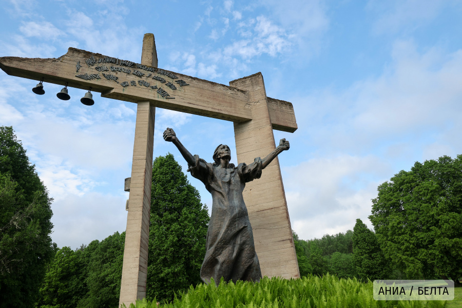 В белорусской деревне Шуневка, где в 1943 году каратели сожгли мирных жителей, состоялся митинг-реквием