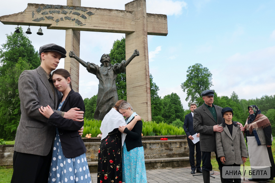 В белорусской деревне Шуневка, где в 1943 году каратели сожгли мирных жителей, состоялся митинг-реквием