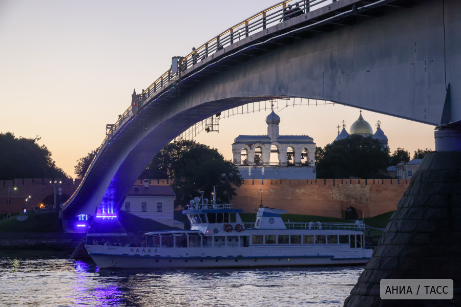 В Великом Новгороде впервые за полвека нашли полумаску боевого шлема XIII-XIV века
