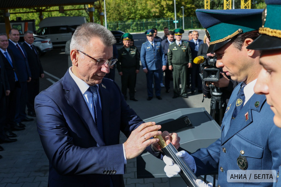 Руководители таможенных служб СНГ заложили в пункте пропуска "Брест" капсулу с посланием потомкам