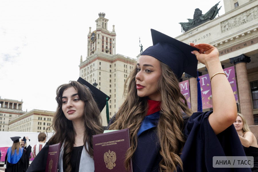 Вручение красных дипломов выпускникам МГУ имени М.В. Ломоносова