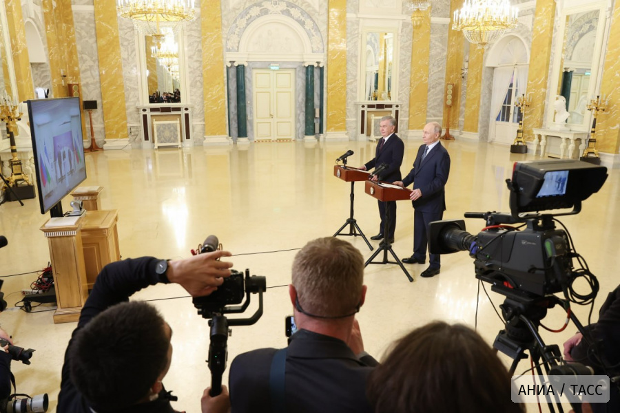 Путин встретился с Мирзиёевым в Константиновском дворце