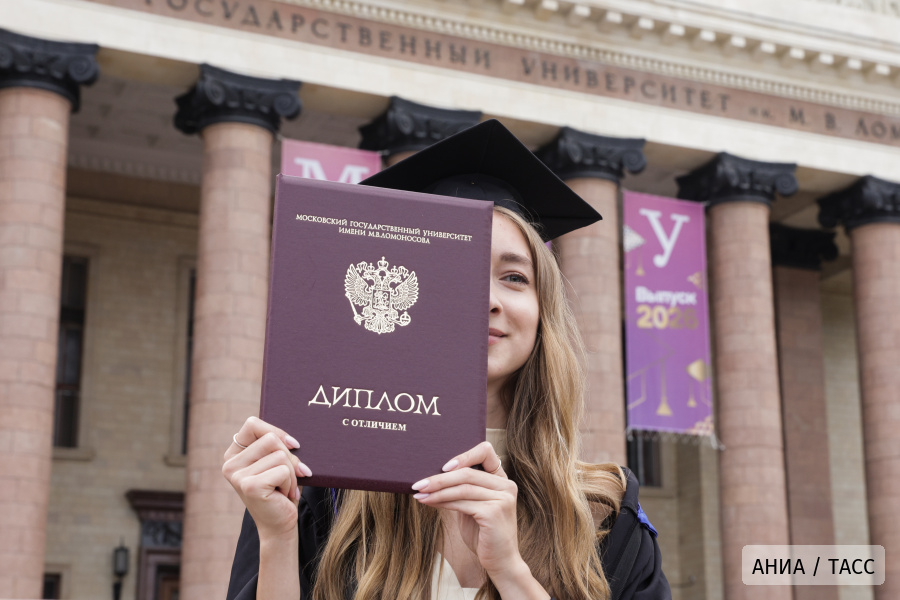 Вручение красных дипломов выпускникам МГУ имени М.В. Ломоносова